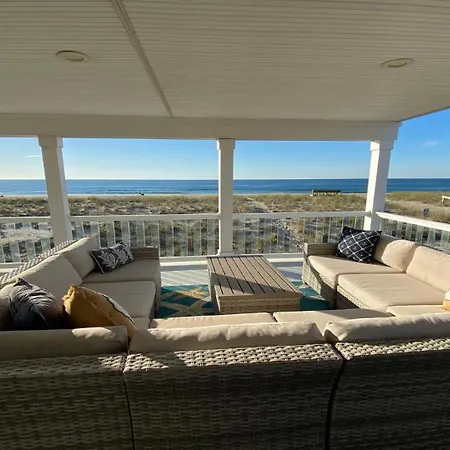 Ocean Front, Roof Top Deck, Hot Tub, Beach Badges, Wifi,
